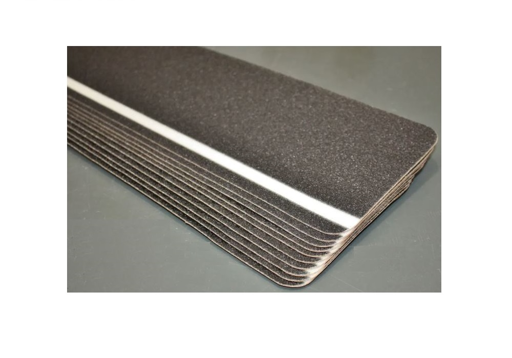 3M™ Safety-Walk™ Fita Antiderrapante com Faixa Fotoluminescente 690, Preto, 150 x 300 mm, (100 Peças em cada Caixa)